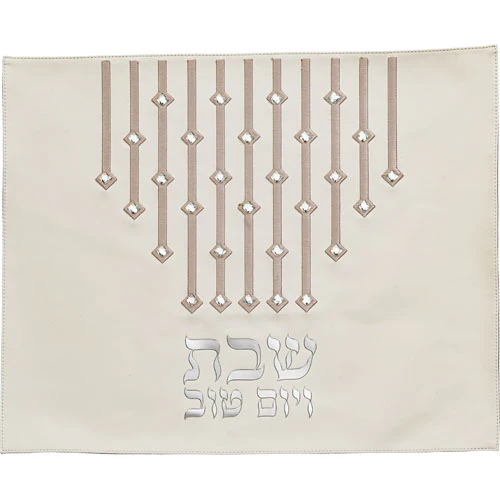 כיסוי חלה מהודר דמוי עור לבן עם ריקמה ואותיות בולטות 42x52 ס"מ