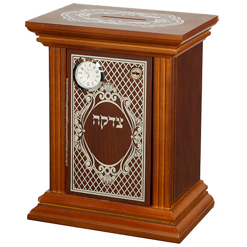 קופת צדקה גדולה מעץ מהודרת - כוללת מנעול ושעון, גובה 27 ס"מ