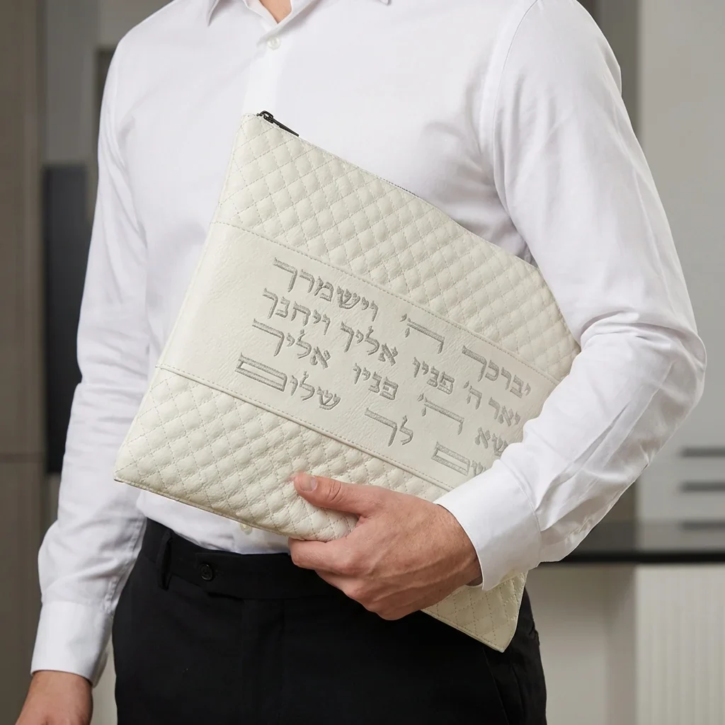 סט טלית תפילין דמוי עור יברכך 36*29 ס"מ - Image 2