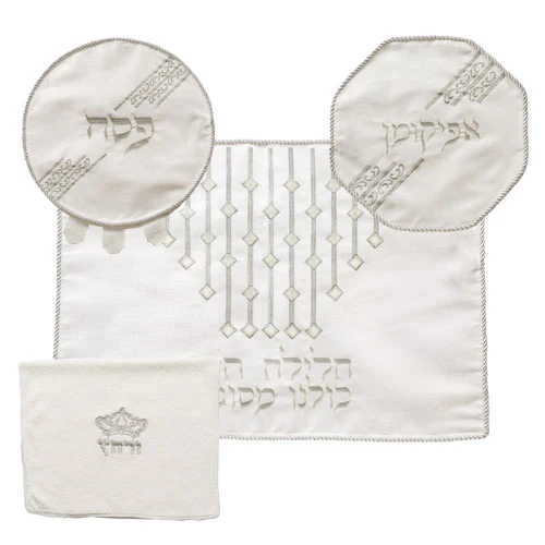 סט פסח ברוקט 4 חלקים הכולל כרית הסבה, כיסוי פסח, אפיקומן, מגבת
